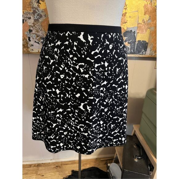 Theory Black & White Heavy Knit Short A-Line Pull On Lotamee Skirt - Picture 1 of 6